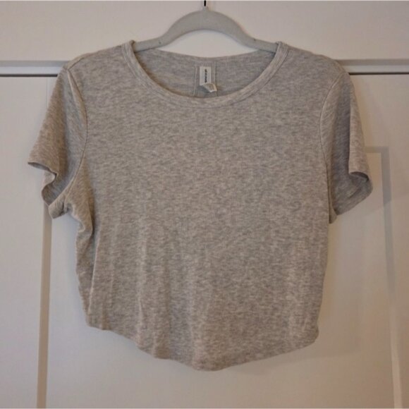 Cropped Top Size Medium - Picture 2 of 4